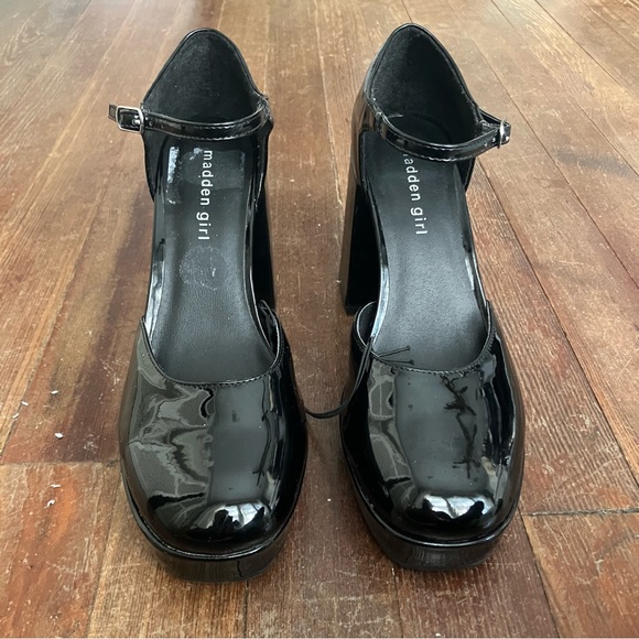 Black heels - Picture 1 of 4